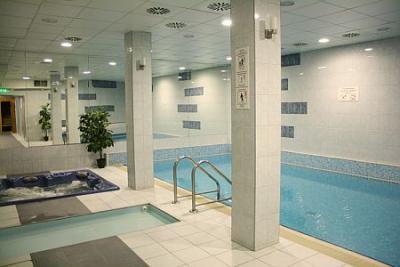 Swimming pool of Hotel Zuglo - 3-star hotel in Budapest - ✔️ Hotel Zuglo*** Budapest - Hotel in the green belt of Budapest
